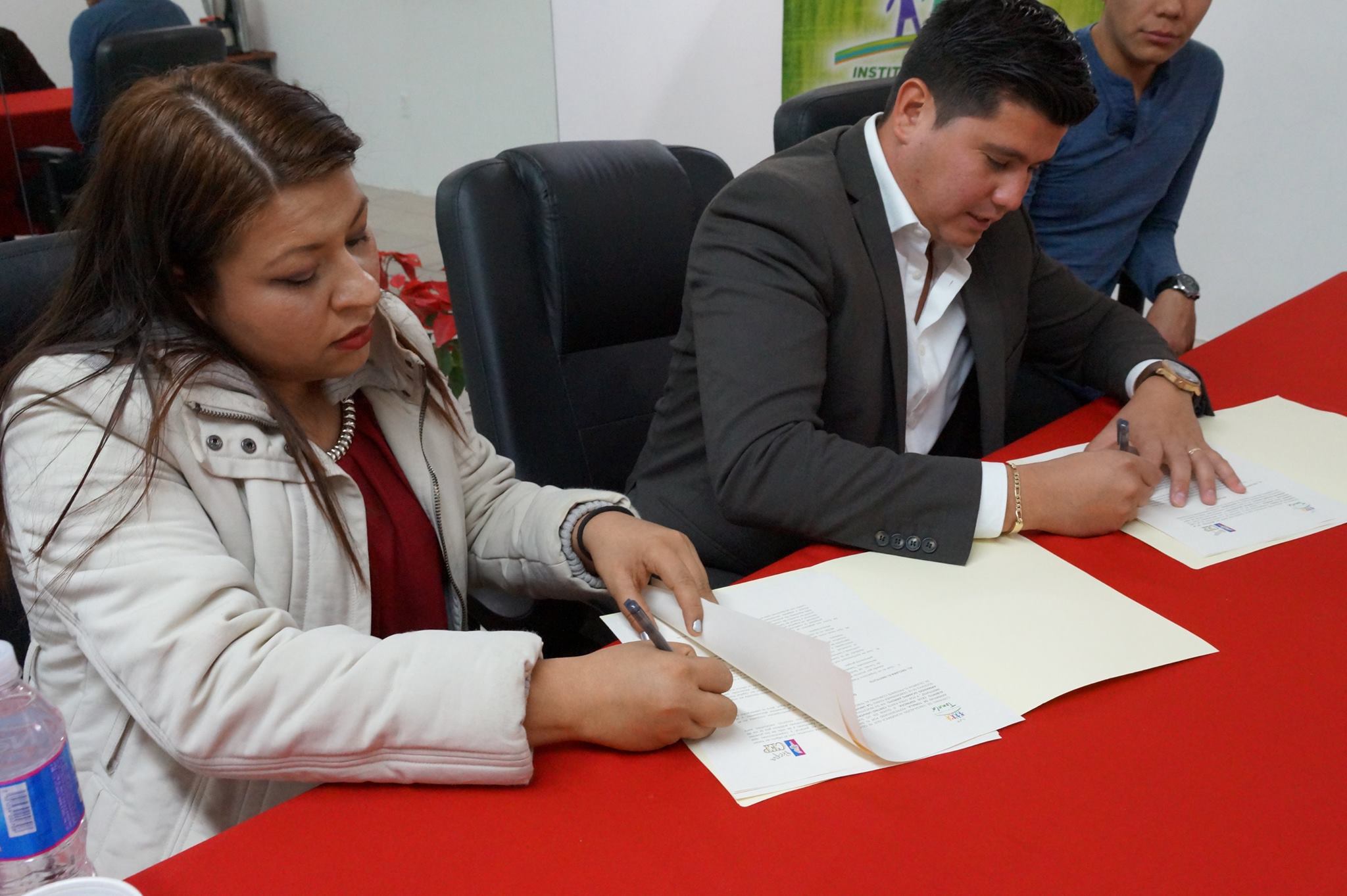 Firma de convenios para ofertar becas a jóvenes tonaltecas