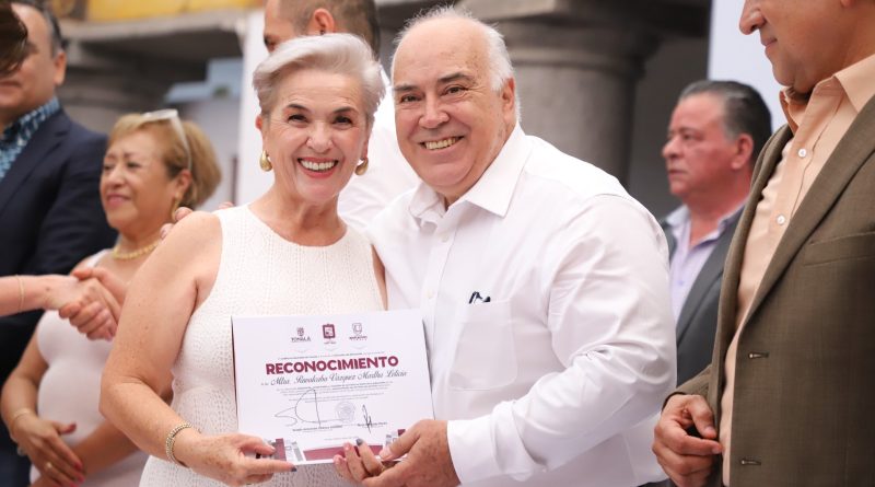 HOMENAJE A MAESTRAS Y MAESTROS POR SU ENTREGA Y AÑOS DE SERVICIO