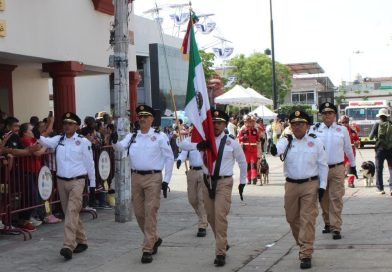 Se desarrolló el desfile cívico-militar por calles principales de Tonalá